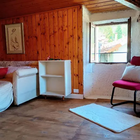 Attic At The Foot Of The Mountain Apartment *