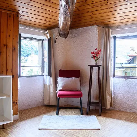 Attic At The Foot Of The Mountain 아파트 브루나테